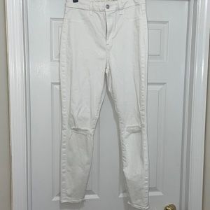 American Eagle White Skinny Legged Jeans Size 8